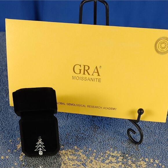 BLACK FRIDAY SALE - Christmas tree pendant necklace GRA Cert. .5 wht gold Plate - Picture 2 of 10